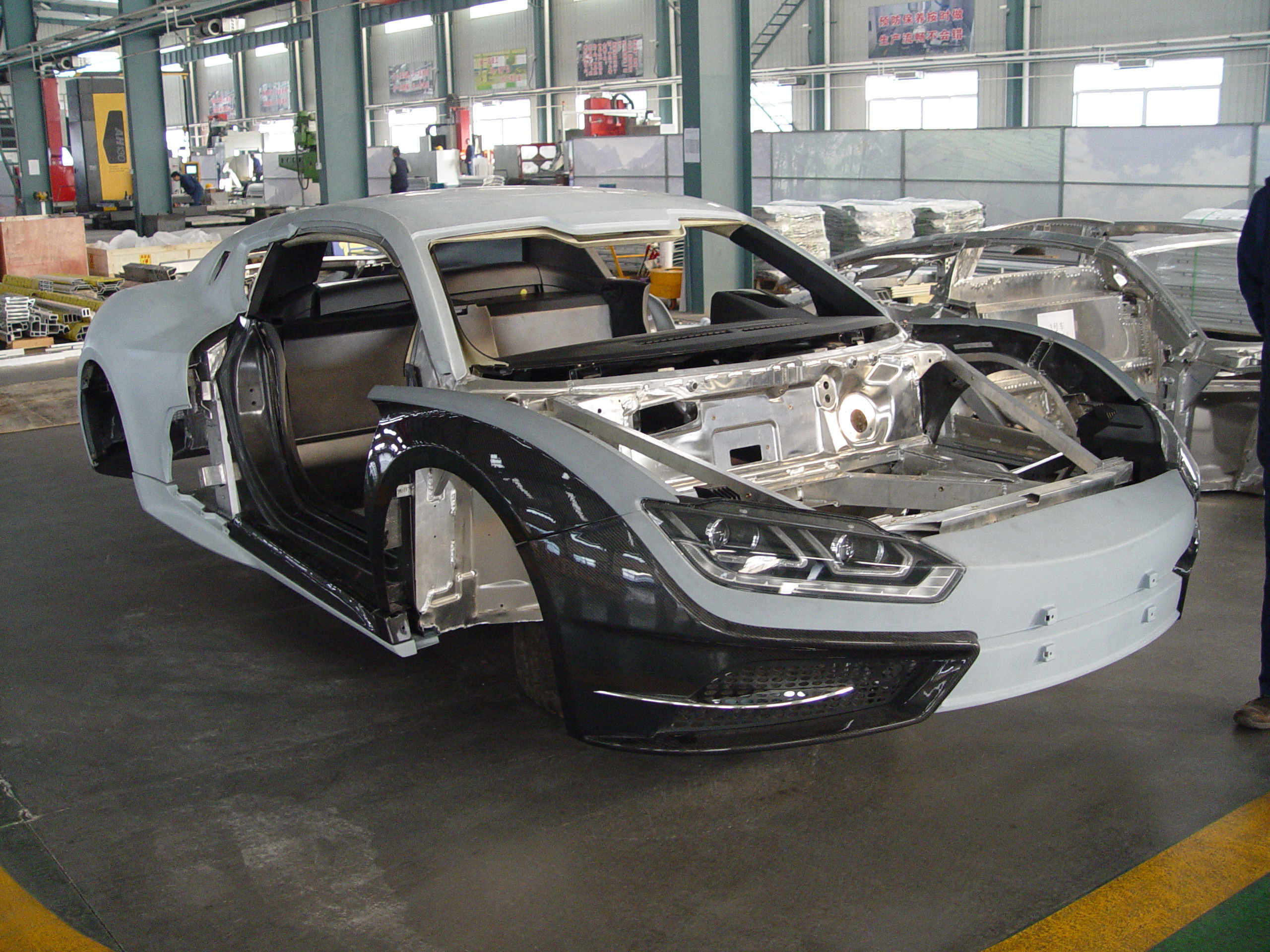 新能源电动铝汽车外板碳纤维覆盖件